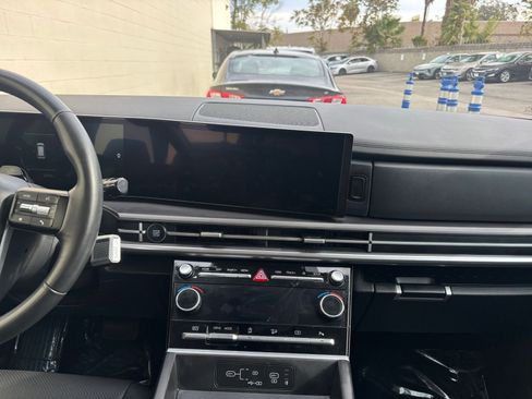 Used 2025 Hyundai Santa Fe SEL image 17