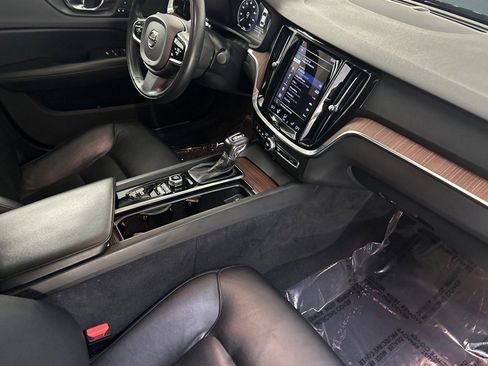 Used 2021 Volvo S60 T5 Momentum image 31