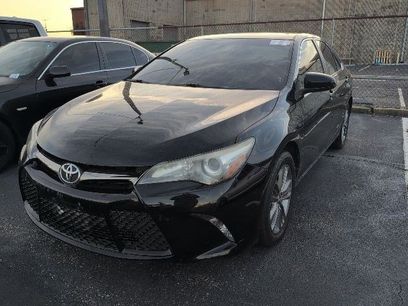 Used 2016 Toyota Camry SE w/ Moonroof Package