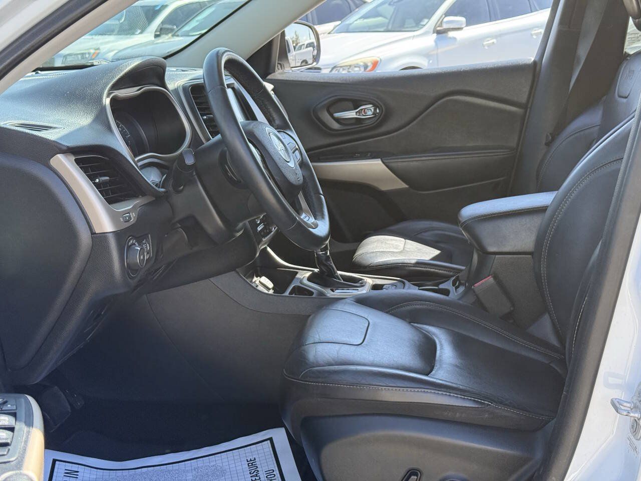 Used 2017 Jeep Cherokee Limited FWD image 16