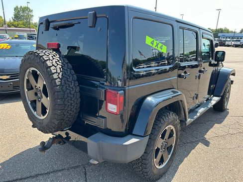 Used 2012 Jeep Wrangler Unlimited Sahara AWD/4WD image 5