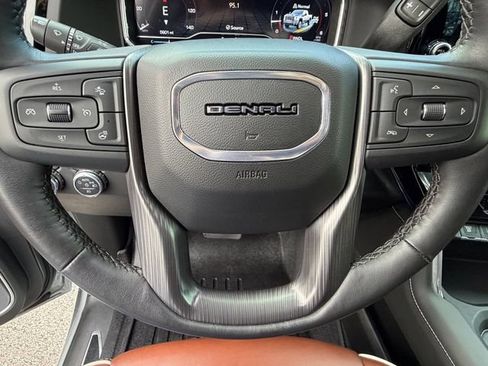 Used 2025 GMC Sierra 3500 Denali Ultimate AWD/4WD image 26