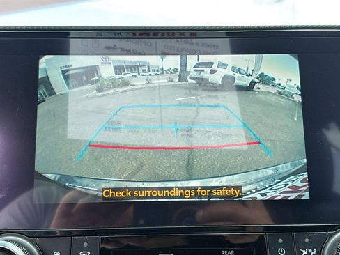 Used 2023 Toyota Highlander XSE FWD image 22