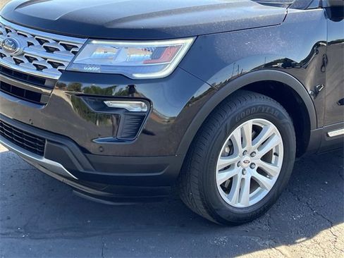 Used 2018 Ford Explorer XLT w/ Equipment Group 202A image 9