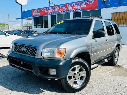 Used 2001 Nissan Pathfinder SE RWD image 1