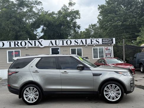 Used 2017 Land Rover Discovery First Edition AWD/4WD image 6