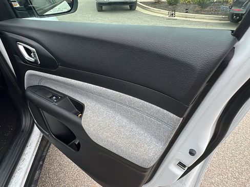 Used 2024 Jeep Compass Latitude image 18