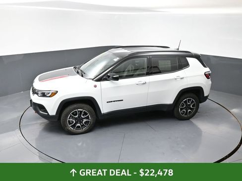 Used 2025 Jeep Compass Trailhawk w/ Trailer Tow Group image 48