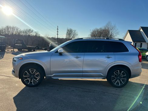 Used 2018 Volvo XC90 T5 Momentum w/ Convenience Package image 4