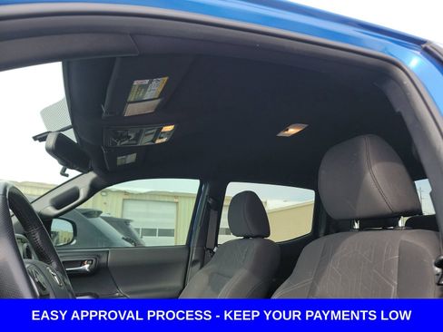 Used 2017 Toyota Tacoma TRD Off-Road w/ Tow Package (A/T) image 12