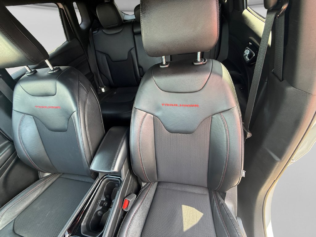 Used 2025 Jeep Compass Trailhawk AWD/4WD image 23