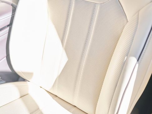 Used 2023 Bentley Bentayga Extended Wheelbase image 47