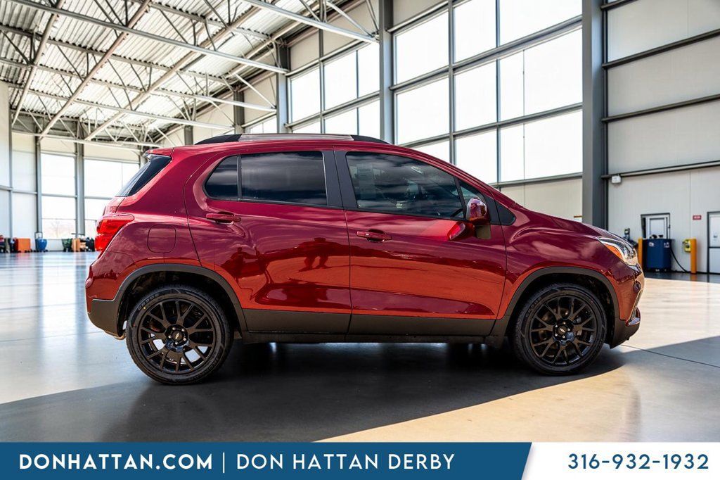 Used 2022 Chevrolet Trax LT w/ Sport Edition FWD image 32