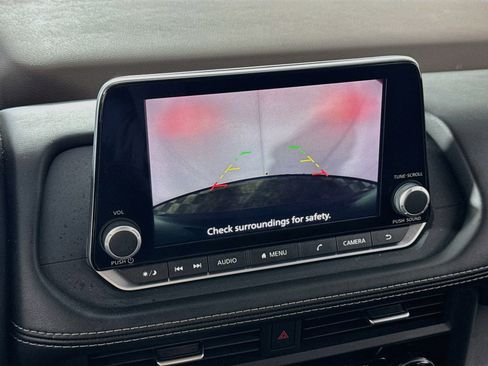 Used 2023 Nissan Rogue S image 3