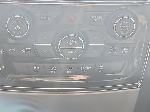 Certified 2021 Jeep Grand Cherokee Overland image 33