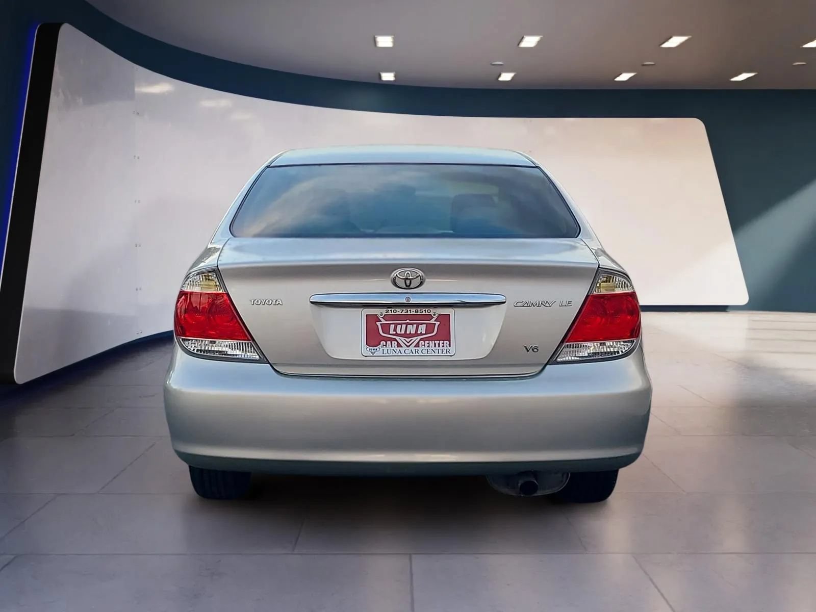 Used 2005 Toyota Camry XLE FWD image 4