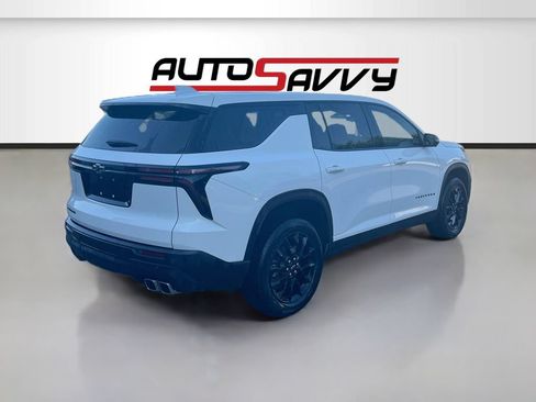 Used 2024 Chevrolet Traverse LS w/ Midnight/Sport Edition FWD image 7