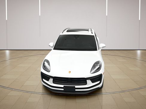 Used 2023 Porsche Macan AWD/4WD image 40