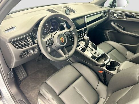 Used 2026 Porsche Macan AWD/4WD image 4