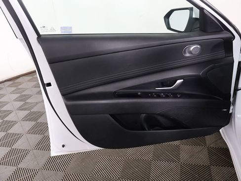 Used 2025 Hyundai Elantra Limited FWD image 24