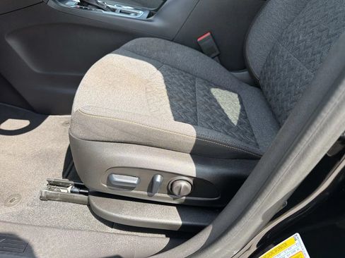 Used 2024 Chevrolet Equinox LT FWD image 17