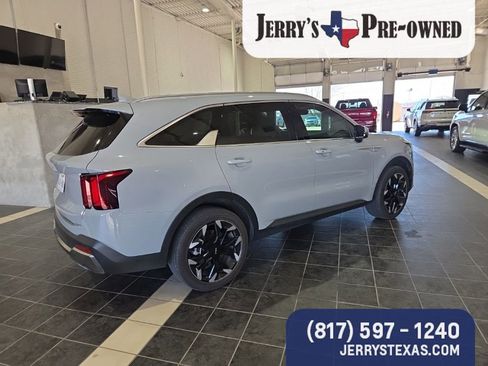 Used 2025 Kia Sorento EX image 5