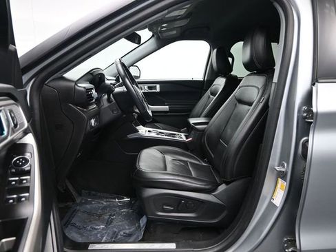 Used 2022 Ford Explorer Limited w/ Equipment Group 301A AWD/4WD image 27
