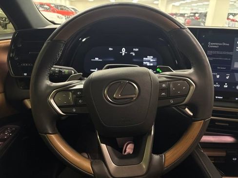 Used 2025 Lexus RX 350 Premium Plus w/ Convenience Package AWD/4WD image 17