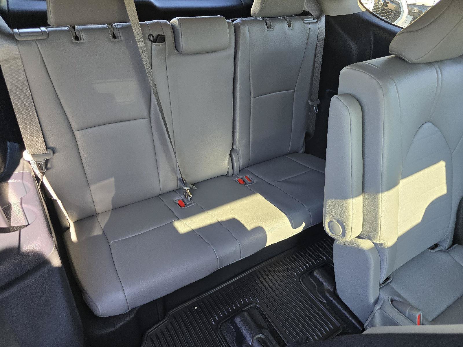 Used 2025 Toyota Highlander XLE AWD/4WD image 14
