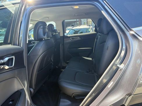 Used 2024 Kia Sportage EX FWD image 5