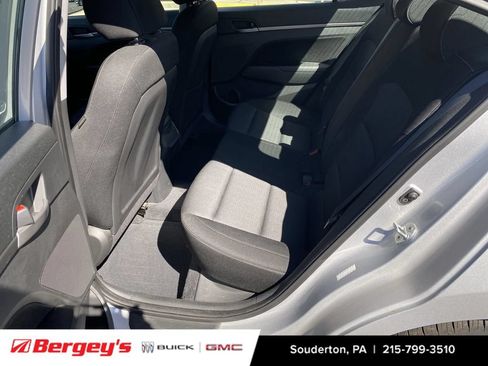 Used 2017 Hyundai Elantra Value Edition FWD image 5