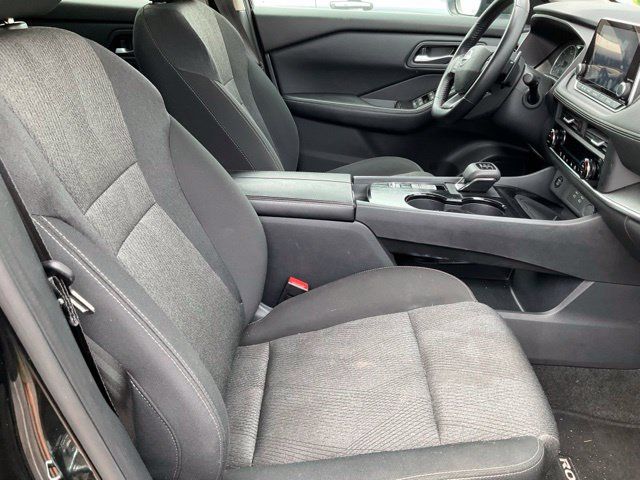 Used 2025 Nissan Rogue SV FWD image 8