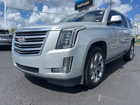 Used 2019 Cadillac Escalade ESV Platinum image 2