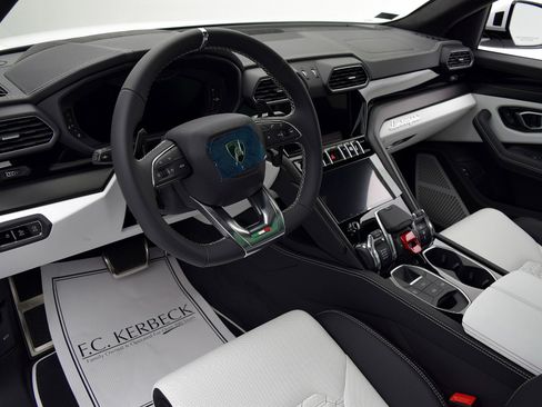 Used 2021 Lamborghini Urus image 20