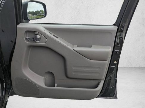 Used 2018 Nissan Frontier SV AWD/4WD image 25