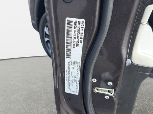 Certified 2023 Jeep Compass Limited w/ Sun and Sound Group image 36