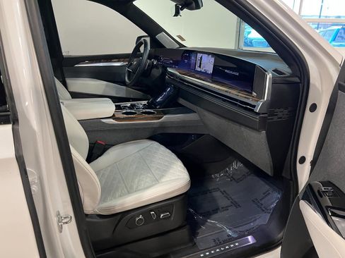 Used 2025 Cadillac Escalade ESV Sport Platinum AWD/4WD image 47