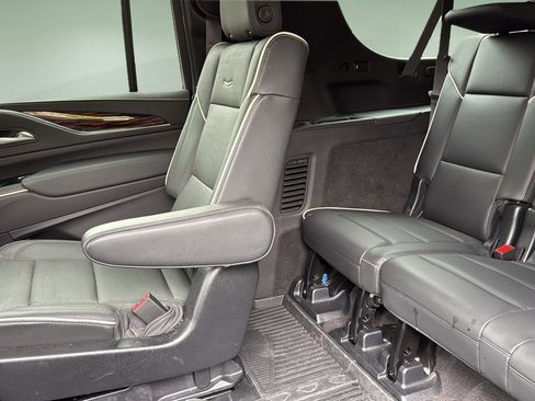 Certified 2023 Cadillac Escalade ESV Premium Luxury AWD/4WD image 17