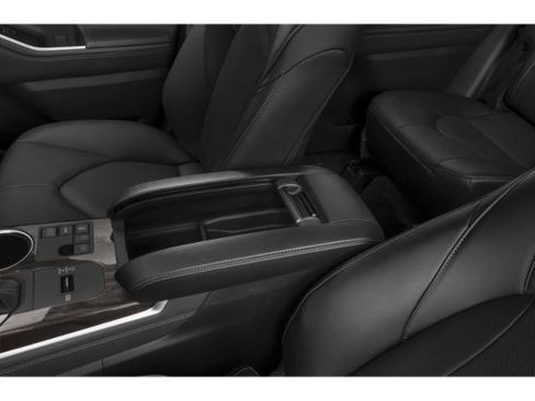 Used 2025 Toyota Highlander Limited FWD image 13
