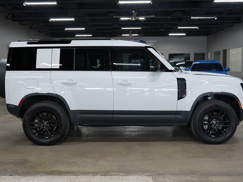 Used 2025 Land Rover Defender 110 S AWD/4WD image 6
