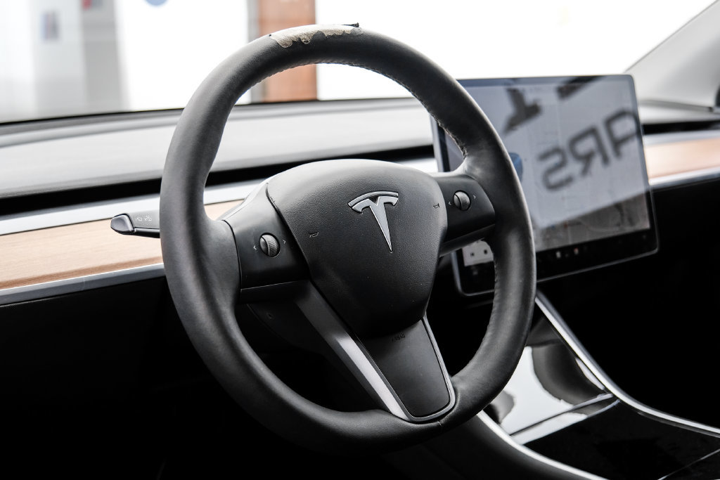 Used 2021 Tesla Model Y Long Range AWD/4WD image 18