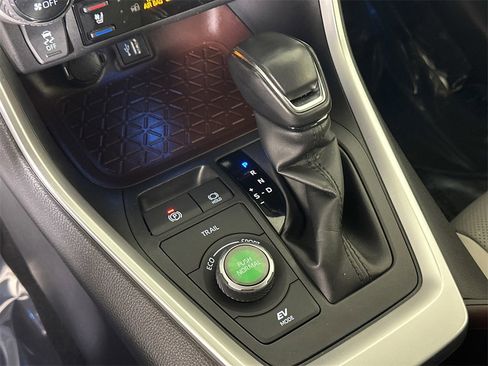 Used 2023 Toyota RAV4 Limited image 30