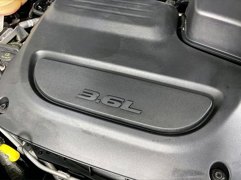 Used 2022 Chrysler Pacifica Touring-L image 31