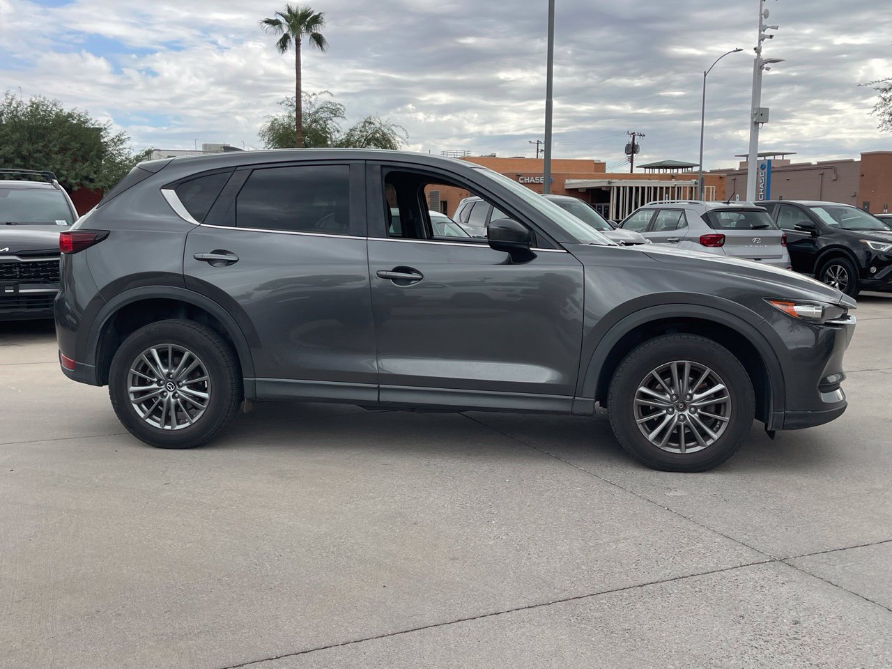 Used 2017 MAZDA CX-5 Sport FWD image 3