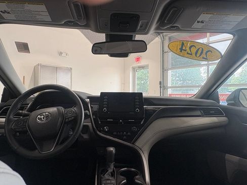 Used 2024 Toyota Camry SE AWD/4WD image 16