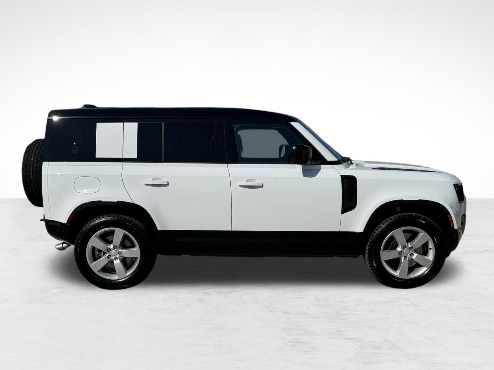 Used 2025 Land Rover Defender 110 X-Dynamic SE AWD/4WD image 6