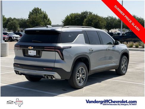 Used 2026 Chevrolet Traverse LT w/ Driver Confidence Package FWD image 4
