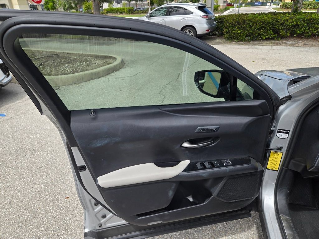 Used 2019 Lexus UX 200 w/ Accessory Package 2 FWD image 9