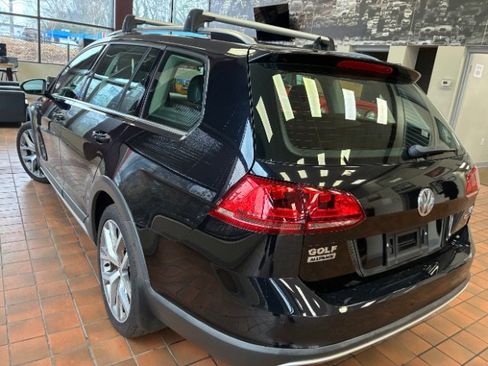 Used 2017 Volkswagen Golf Alltrack SE image 7