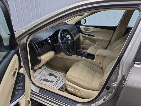 Used 2017 Toyota Camry LE w/ Moonroof Package FWD image 29